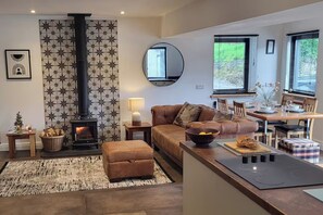Interior - 3 Bed House - Sea Views, Balcony, Parking, Pets (Innellan)