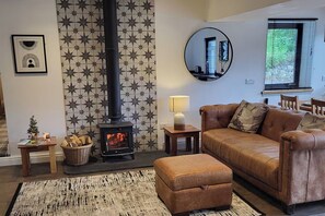 TV, fireplace - 3 Bed House - Sea Views, Balcony, Parking, Pets (Innellan)