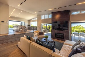 Living area - Blackwood on Seaview | Be My Guest Waiheke (Waiheke Island)