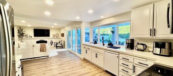 Luxury 5BR • 2 Master Suites • Jacuzzi, Game Room & Sports Courts