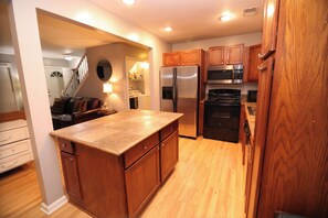 Private kitchen - Perfect 3 Bedroom Home near Woodruff Rc, (Greenville)