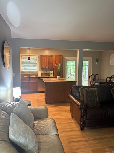 Perfect 3 Bedroom Home near Woodruff Rc,