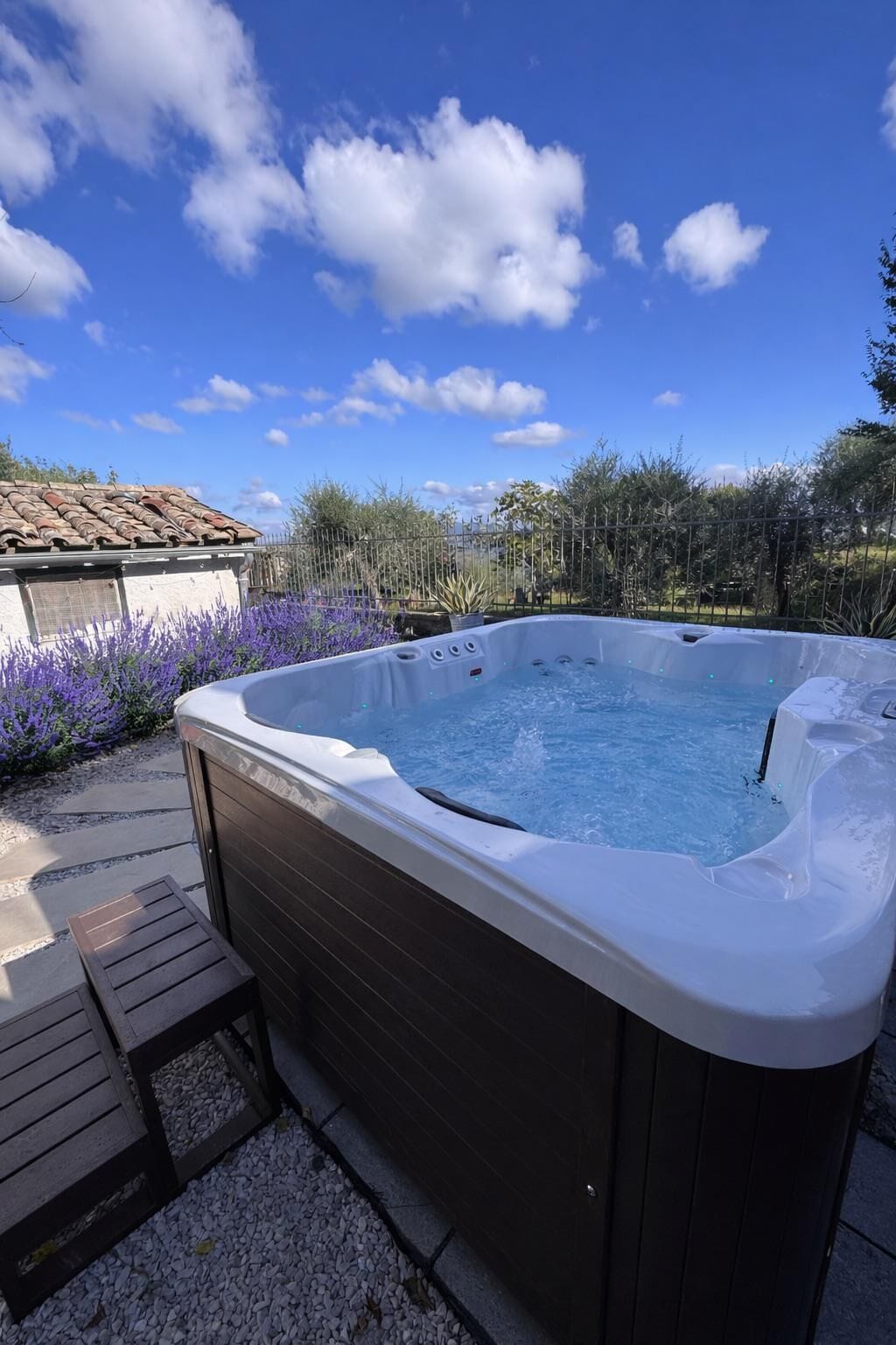 Outdoor spa tub