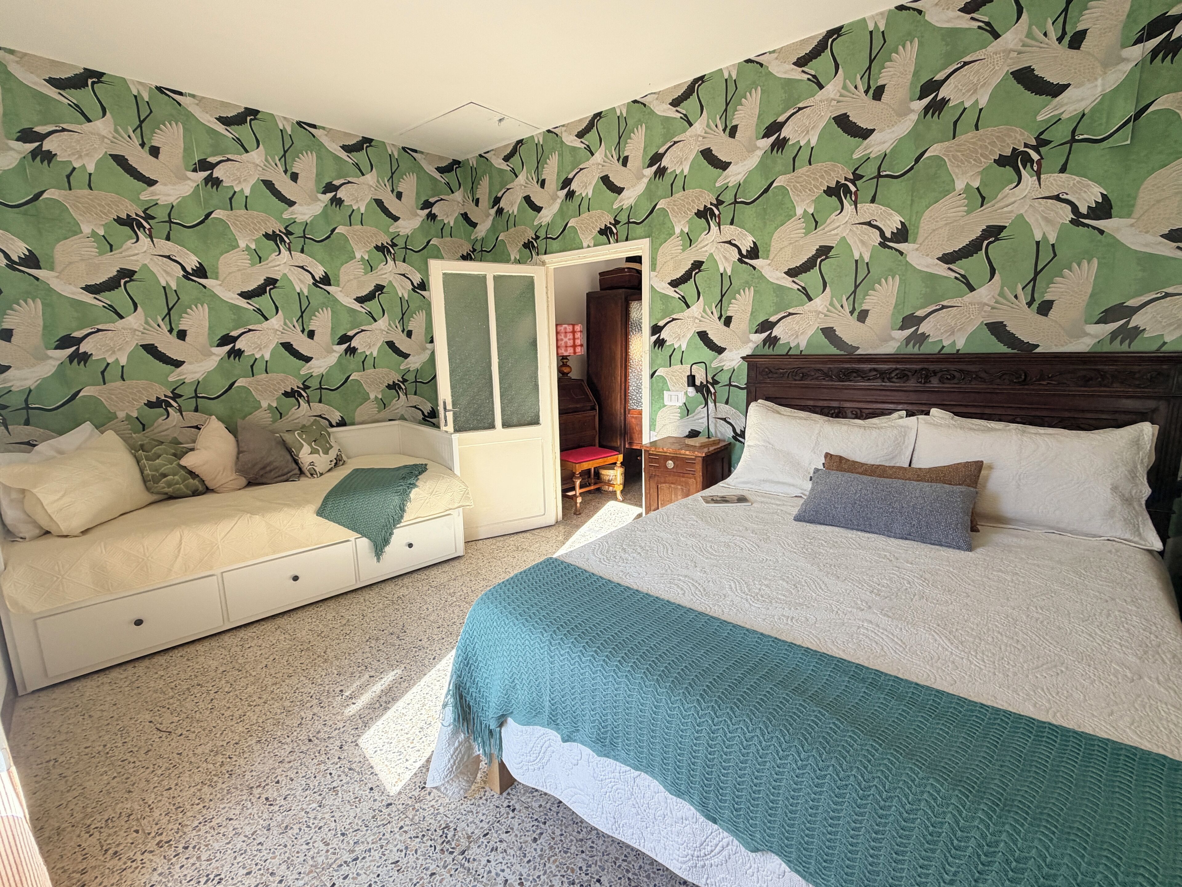 2 habitaciones, escritorio, tabla de planchar con plancha y wifi gratis 