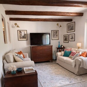 Una Smart TV, libros