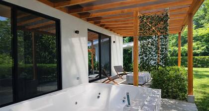 Villa Perezoso: Private Jacuzzi At Marino Ballena