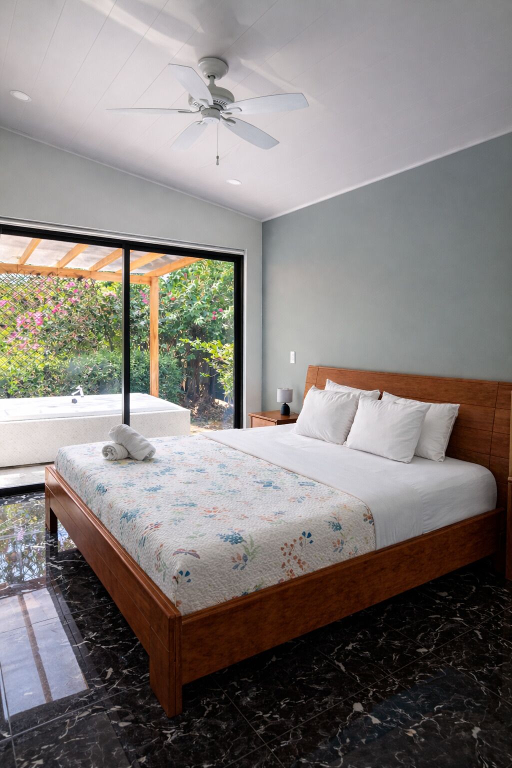 2 多间卧室、WiFi、床单