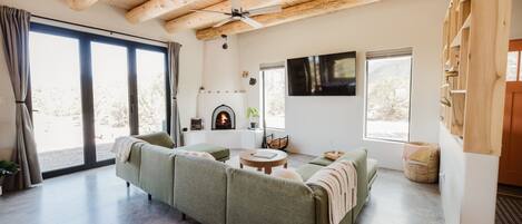 Smart-tv en een open haard