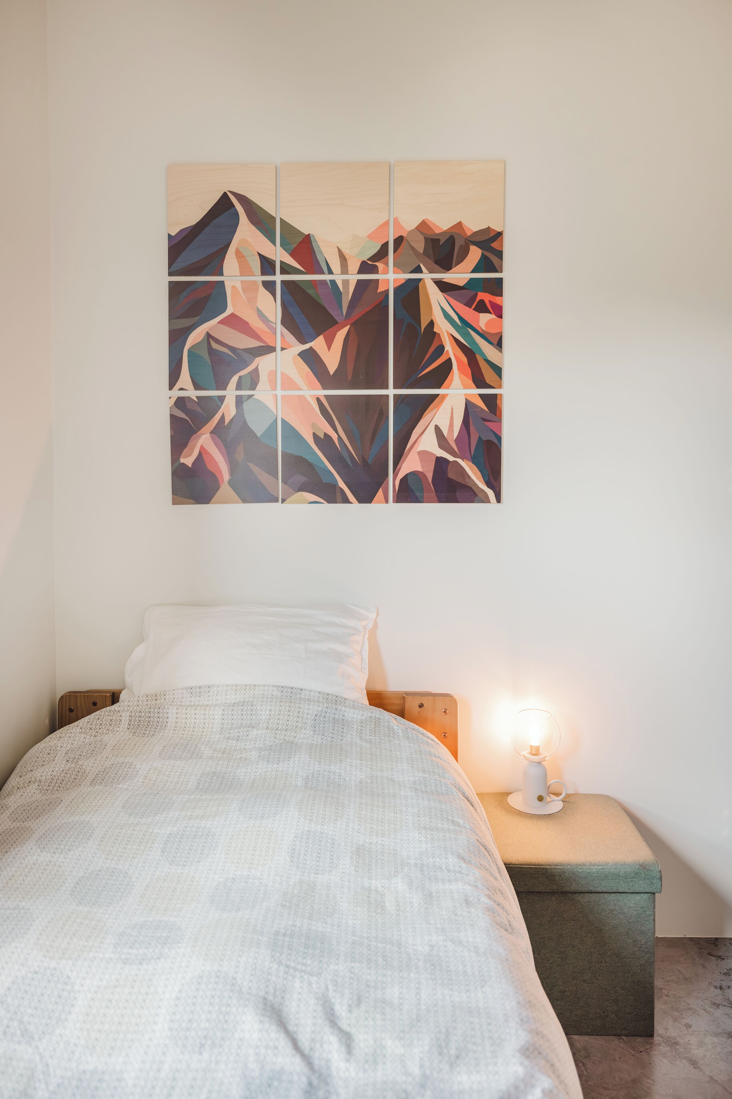 Escritorio, tabla de planchar con plancha, cuna de viaje y wifi gratis 