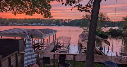 Lake-Level Retreat w Hot Tub, Picture Windows & 65” TV for Ultimate Relaxation