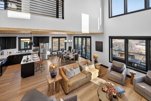 Smart TV, fireplace, video games, books - Heated Indoor Pool, Theater, Game Room & Hot Tub near Pigeon Forge & Gatlinburg (Sevierille)