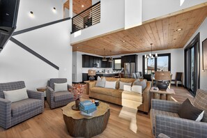 Smart TV, fireplace, video games, books - Heated Indoor Pool, Theater, Game Room & Hot Tub near Pigeon Forge & Gatlinburg (Sevierille)