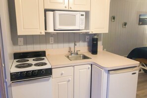 Mikroaaltouuni, uuni, liesi, kahvin-/teenkeitin