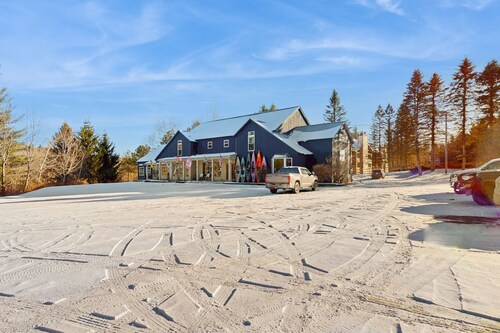 Skiers apartment, walk to lifts at Sundance Resort, mountain views, shuttle, w/d