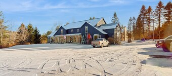 Skiers apartment, walk to lifts at Sundance Resort, mountain views, shuttle, w/d