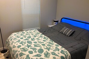 Internet, bed sheets - New and modern tinyhome with lake views, 10 min drive to Lake Pend Oreille, wifi (Sagle)