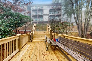 Property grounds - Cozy condo in Beech Mountain w/ fireplace, balcony & close to local attractions! (Beech Mountain)