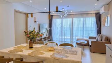 Deluxe Apartment | Living area