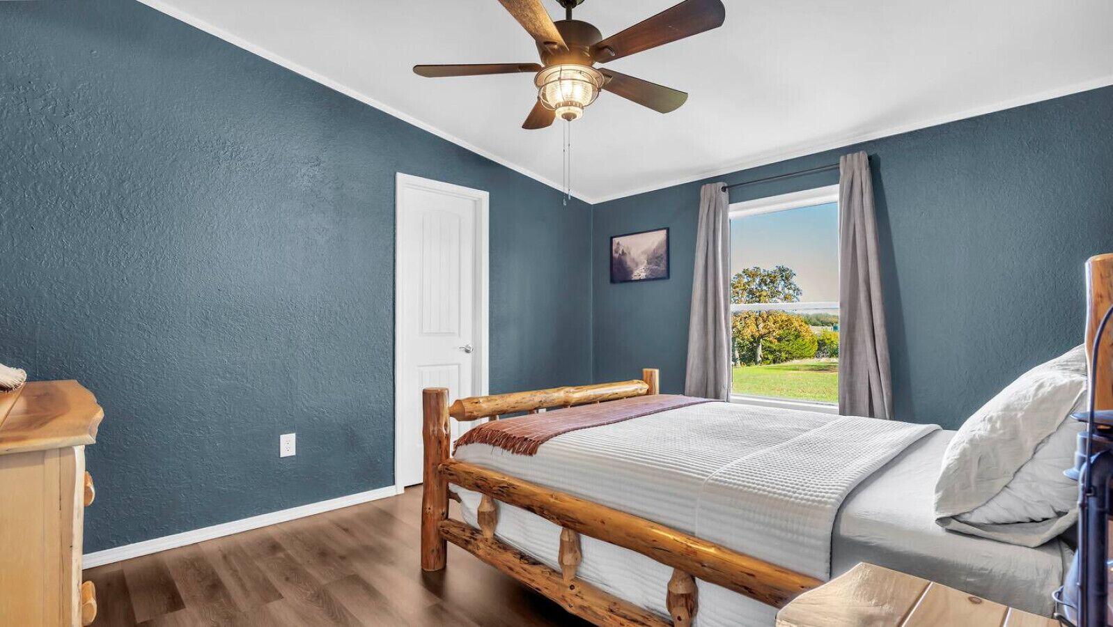 Strykjärn/strykbräda, wi-fi och sängkläder