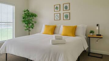 3 bedrooms, iron/ironing board, WiFi, bed sheets