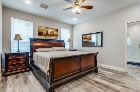 مكواة/لوح كي وواي فاي وملاءات أسرّة