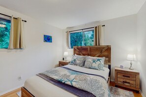 3 bedrooms, iron/ironing board, internet, bed sheets