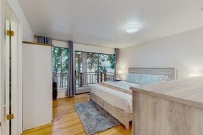 Iron/ironing board, Internet, bed sheets