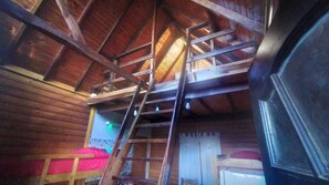 Cabana família, sacada, vista para o pátio | Camas com colchões de espuma com sistema de memória, Wi-Fi de cortesia