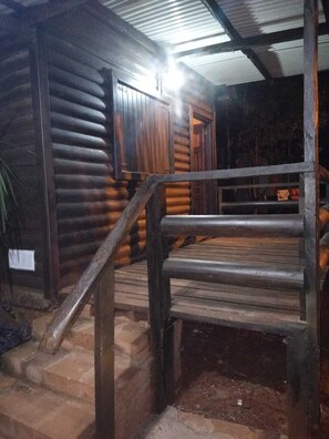 Cabin dành cho gia đình, ban công, quang cảnh sân vườn | Hiên