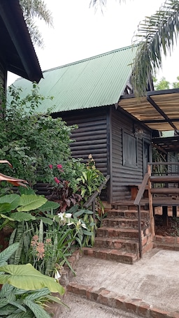 家庭小屋, 阳台, 庭院景观 | 露台. 米西奥内拉斯小屋