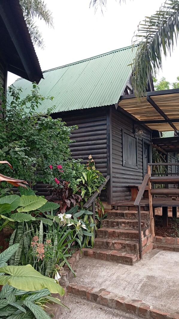 Cabin dành cho gia đình, ban công, quang cảnh sân vườn | Hiên