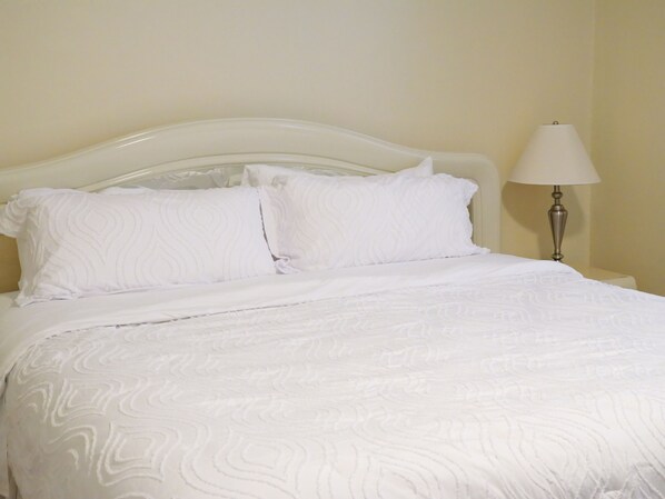 Fer et planche Ă repasser, Wi-Fi, draps fournis