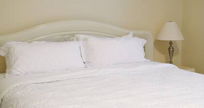 Delightful 4-bedroom house with AC in peaceful Kenosha