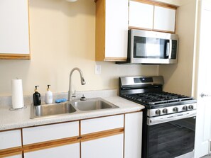 Micro-ondes, four, plaque de cuisson