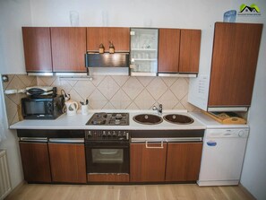 House | Private kitchen | Fridge, microwave, oven, stovetop - Holiday Home Boltar - Two Bedroom Holiday Home With Swimming Pool (Sveti Ilija)