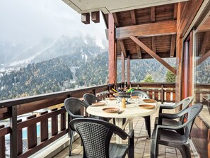Outdoor dining - Les Thermalies 202 by Interhome (Ovronnaz)