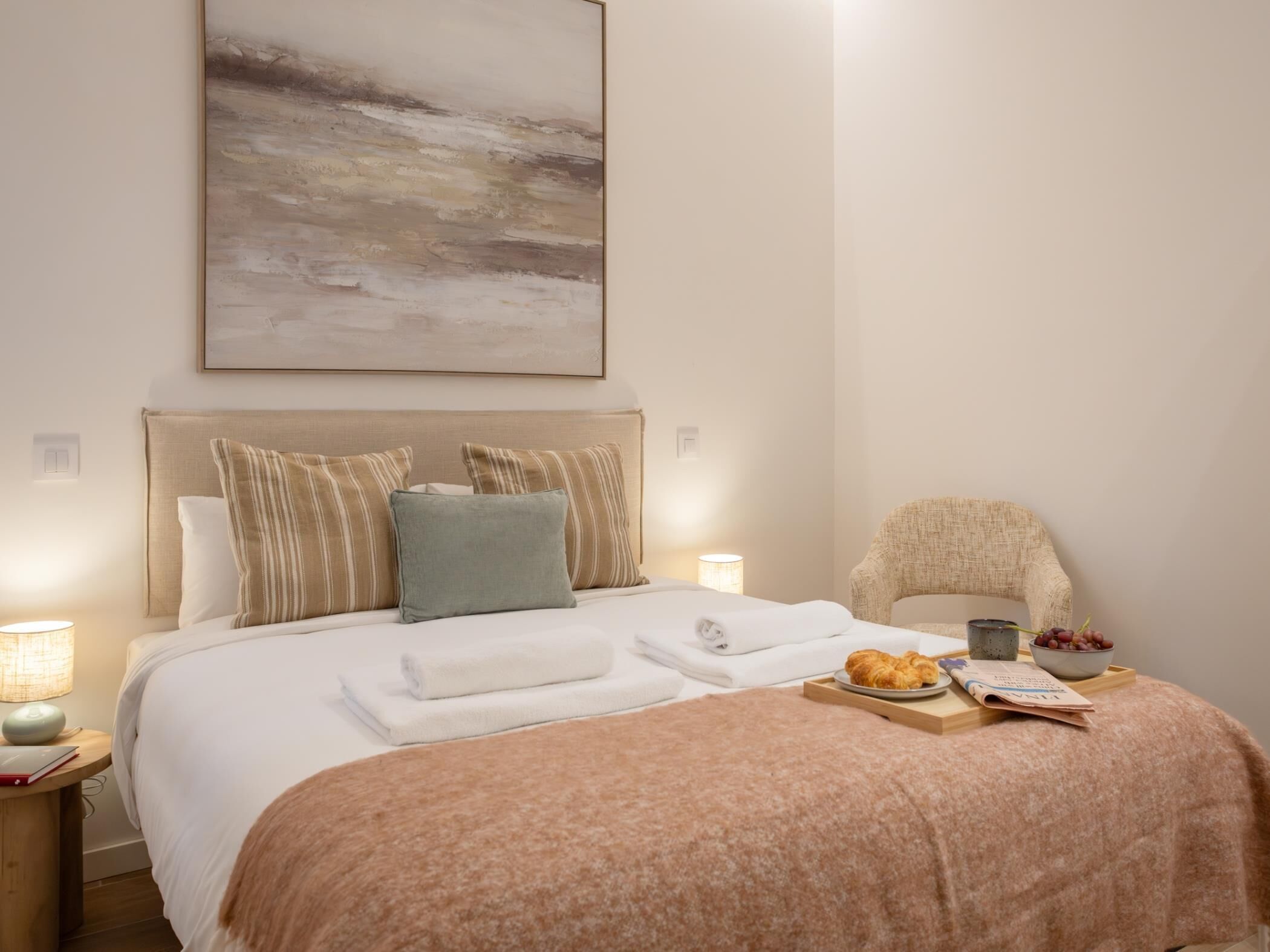 Tabla de planchar con plancha, Internet, ropa de cama