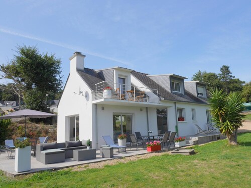 Holiday Home With Partial sea View, Douarnenez