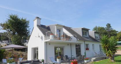 Holiday Home With Partial sea View, Douarnenez