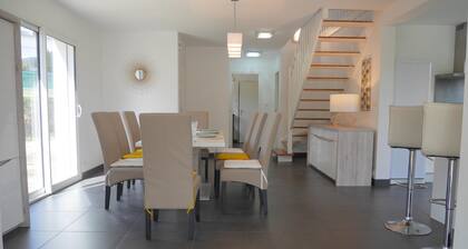 Holiday Home With Partial sea View, Douarnenez