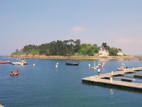 Holiday Home With Partial sea View, Douarnenez