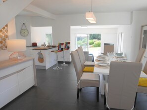 House | Dining - Holiday Home With Partial sea View, Douarnenez (Douarnenez)
