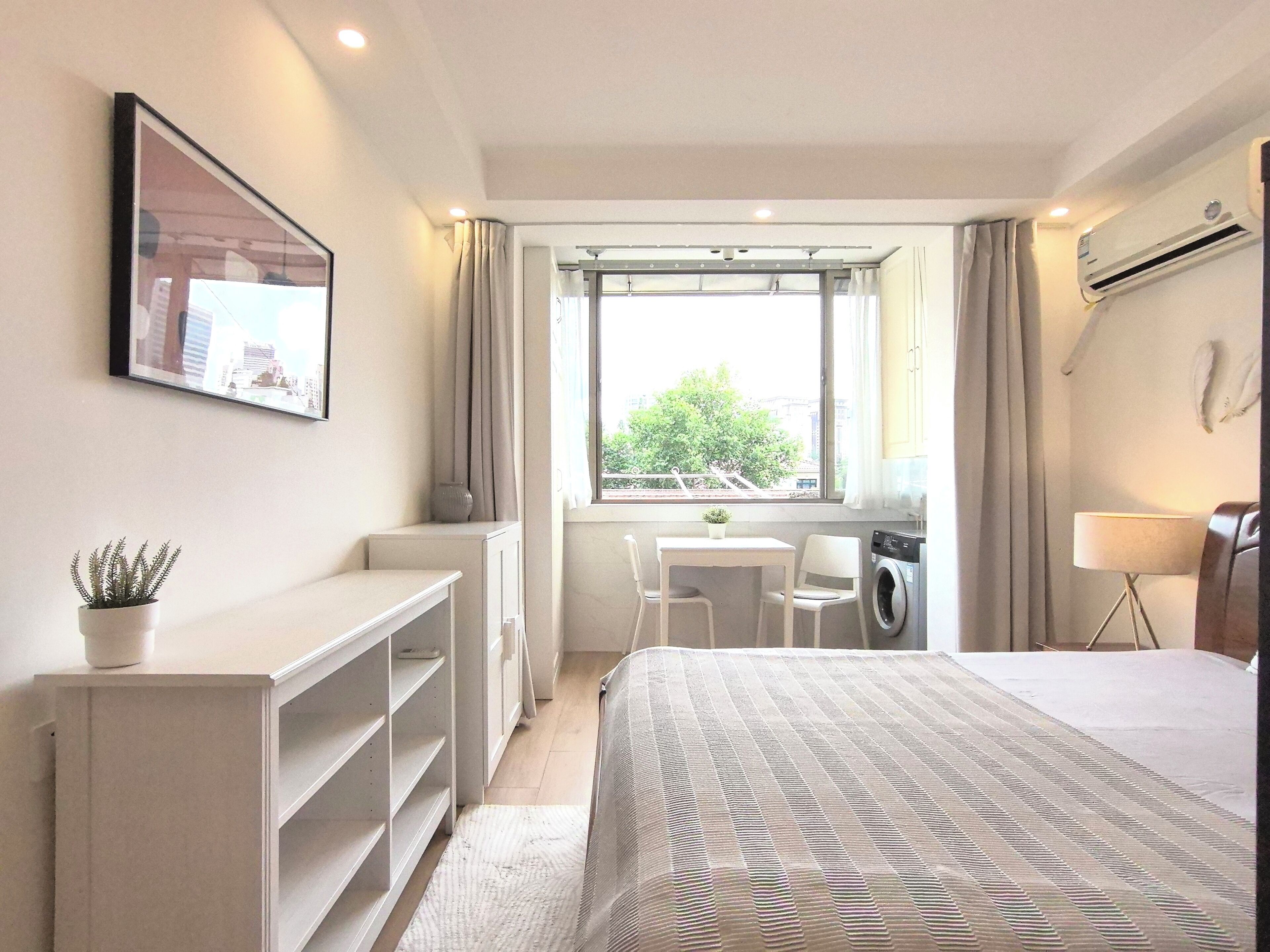 Standard Studio Suite, City View | Blackout drapes, soundproofing, free WiFi