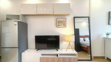 Standard Studio Suite, City View | Living area | 42-inch LCD TV with cable channels, offices