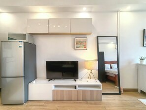 Standard Studio Suite, City View | Living area | 42-inch LCD TV with cable channels, offices - Innocondo Extended Stay Shanghai Changning West Wuding Road (Shanghai)