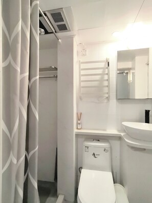 Standard-Studiosuite, Stadtblick | Badezimmer