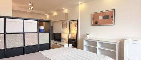 Standard Studio Suite, City View | Blackout drapes, soundproofing, free WiFi