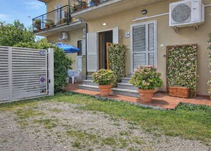 Exterior - Vanna, in Marina di Campo, close to the pedestrian area and to the beach, far from the noise of the (Campo nell'Elba)
