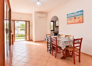 Dining - Vanna, in Marina di Campo, close to the pedestrian area and to the beach, far from the noise of the (Campo nell'Elba)