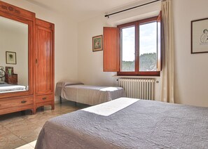 Room - Paola Grande, in Marina di Campo, with two bathrooms, equipped terrace and conveniently located in t (Campo nell'Elba)